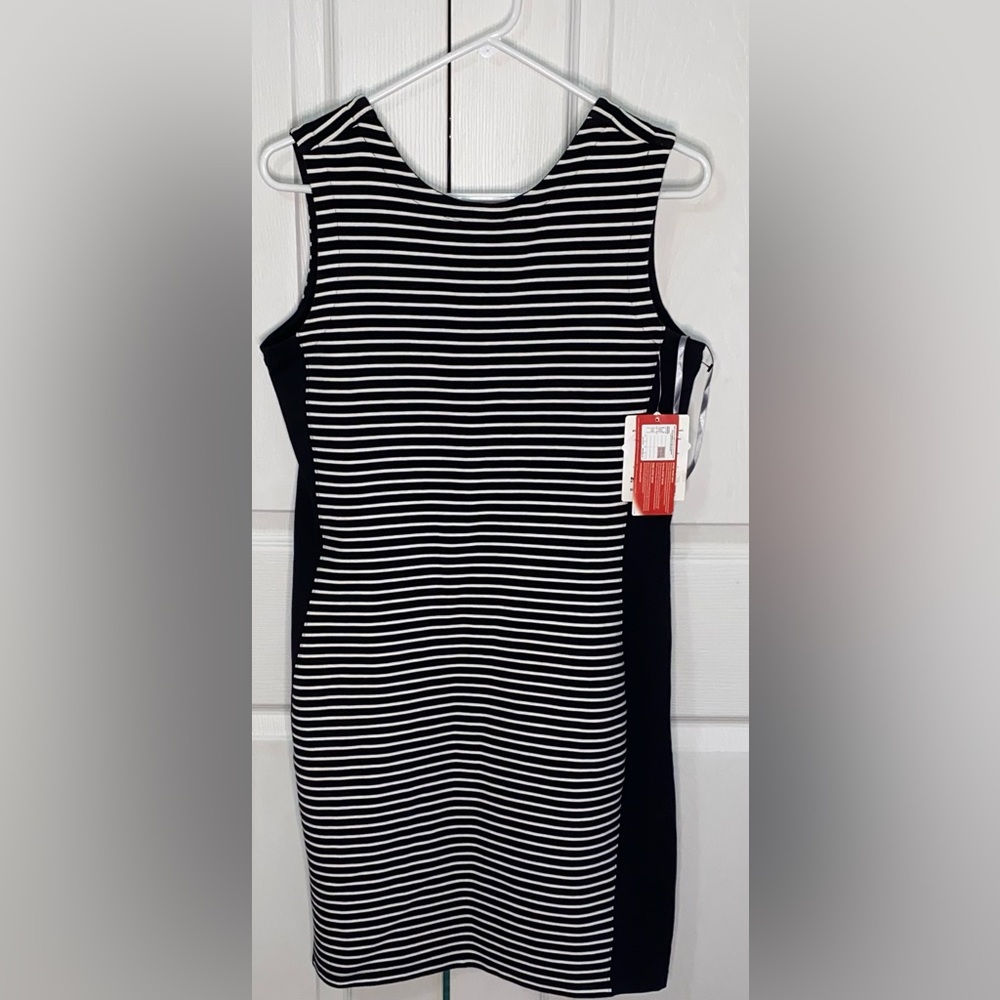 New Athleta Mala Black/White Scoop Back Sleeveless Tank Dress. NWT - Picture 3 of 9